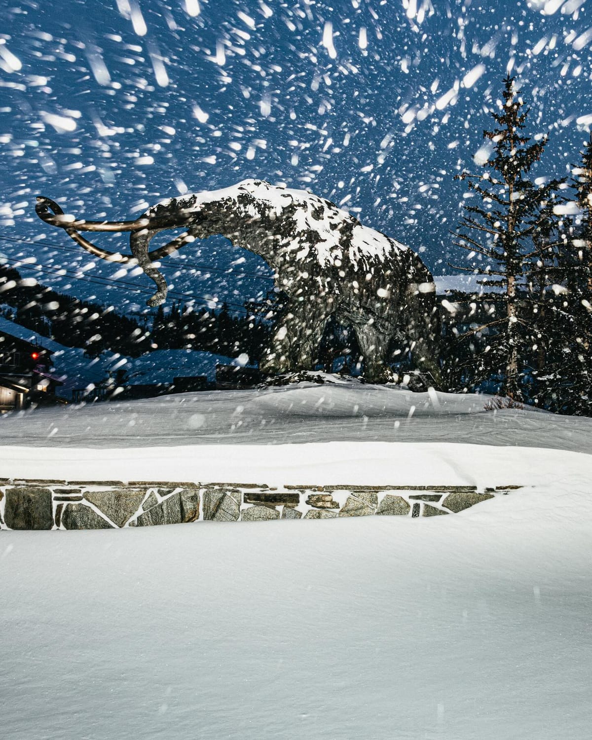 La saison de ski en Californie prend une tournure tardive alors que Mammoth prolonge la saison après de fortes chutes de neige