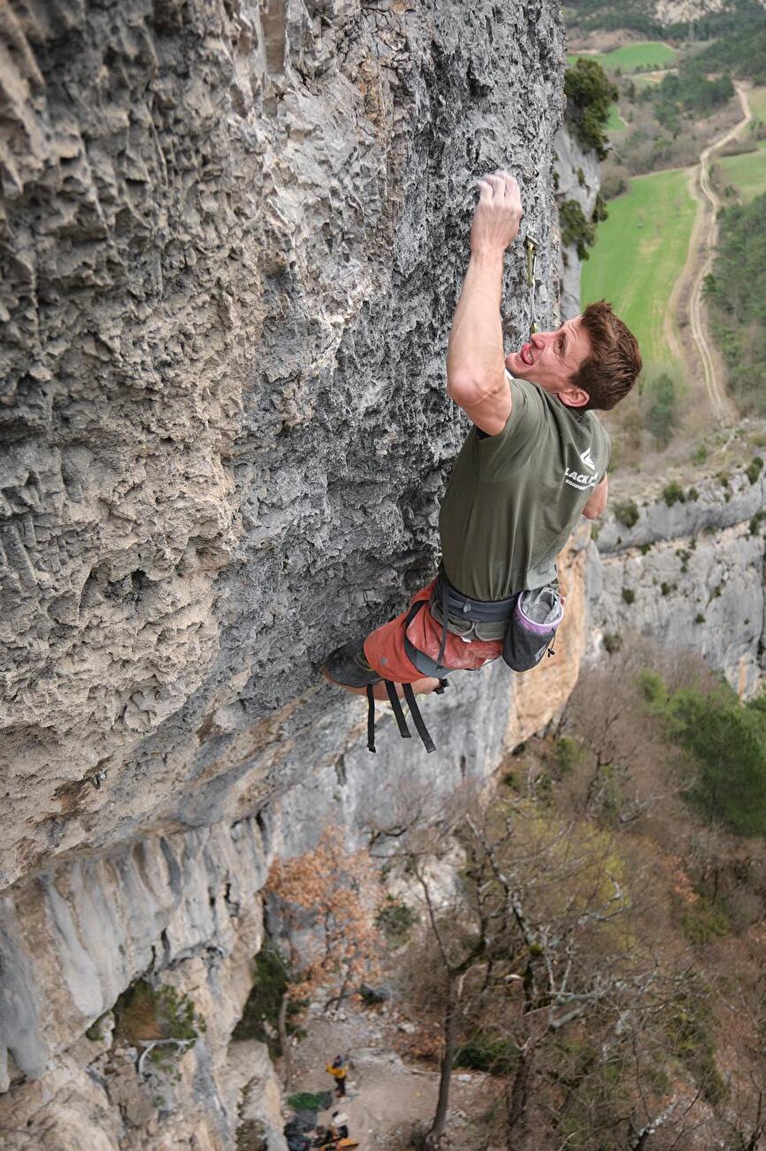 Seb Bouin est Le Champ des Muses (9b) à Romeyer, France