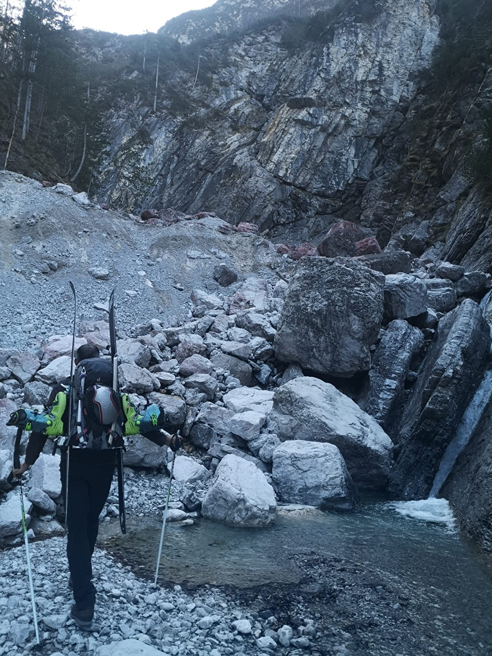 Cima Collalto, Dolomites - Cima Collalto, Dolomiti d'Oltre Piave : le 3/04/2026 Franz Anstein, Tiziano Canal, Davide D'Alpaos et Francesco Vascellari réalisent ce que l'on pense être la première descente à ski de la Face Nord.