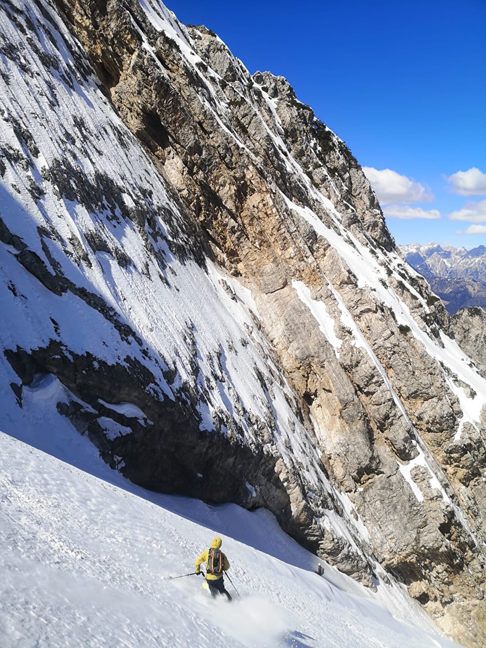 Cima Collalto, Dolomites - Cima Collalto, Dolomiti d'Oltre Piave : le 3/04/2026 Franz Anstein, Tiziano Canal, Davide D'Alpaos et Francesco Vascellari réalisent ce que l'on pense être la première descente à ski de la Face Nord.