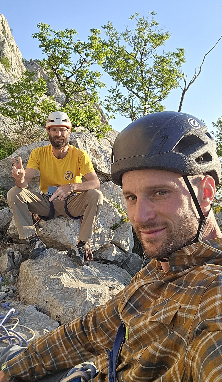 Paklenica, Croatie, Jernej Kruder - Matic Grudnik et Jernej Kruder au sommet de « La vie » à Paklenica en Croatie