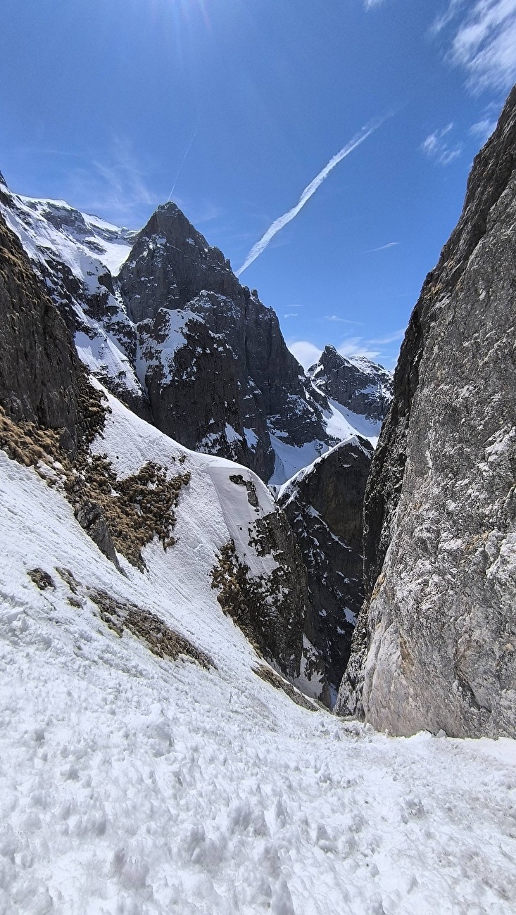 Cima Rocca, Brenta Dolomites, Luca Dallavalle, Roberto Dallavalle - Cima Rocca West Couloir (Brenta Dolomites) : montée et descente à ski réalisées par Luca Dallavalle et Roberto Dallavalle le 04/04/2026 Cima Rocca, Brenta Dolomites, Luca Dallavalle, Roberto Dallavalle - Cima Rocca West Couloir (Brenta Dolomites) : montée et descente à ski réalisées par Luca Dallavalle et Roberto Dallavalle le 04/04/2026