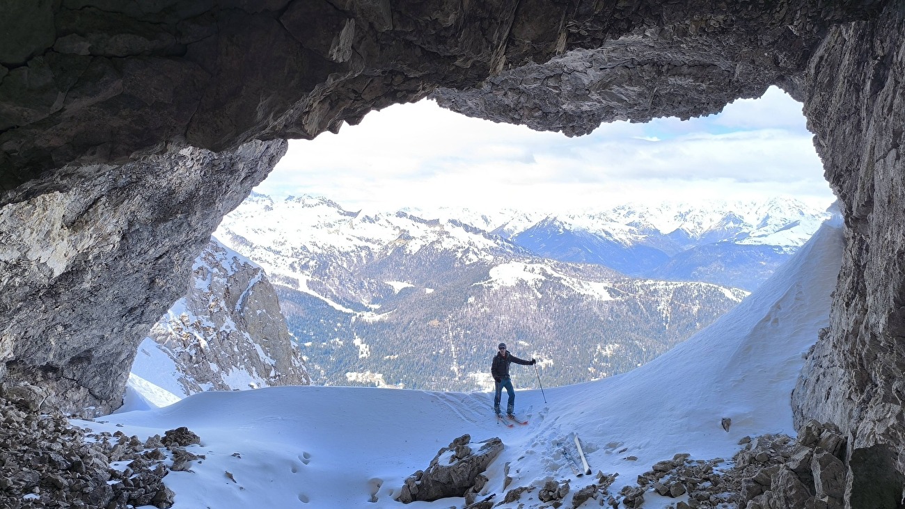 Cima Rocca, Brenta Dolomites, Luca Dallavalle, Roberto Dallavalle - Cima Rocca West Couloir (Brenta Dolomites) : montée et descente à ski réalisées par Luca Dallavalle et Roberto Dallavalle le 04/04/2026 Cima Rocca, Brenta Dolomites, Luca Dallavalle, Roberto Dallavalle - Cima Rocca West Couloir (Brenta Dolomites) : montée et descente à ski réalisées par Luca Dallavalle et Roberto Dallavalle le 04/04/2026