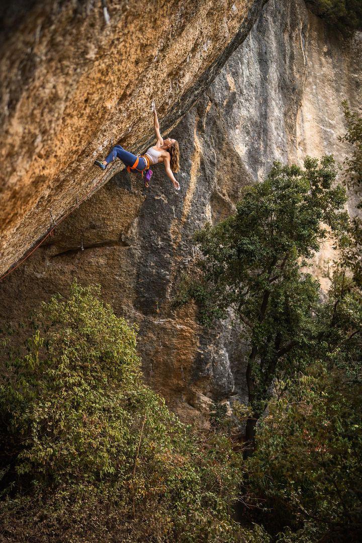 Michaela Kiersch, Margalef - Michaela Kiersch escalade 'Niña mala' (8b) à Margalef en Espagne