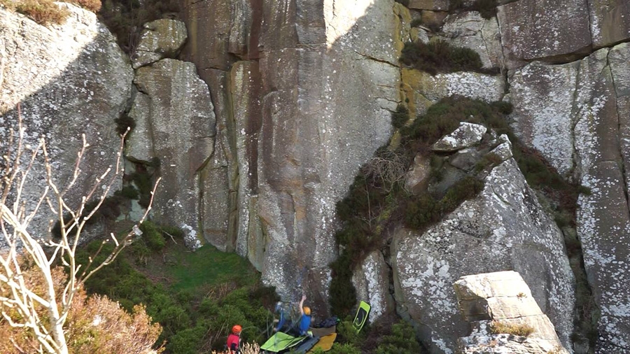 Franco Cookson, Sandy Crag - Franco Cookson tombant au sol au large de « Nothing Lasts » H10 7a à Sandy Crag, Northumberland, Royaume-Uni