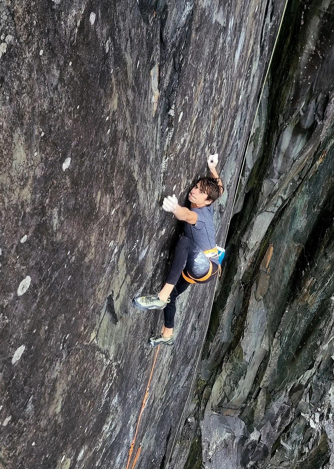 Franco Cookson - Franco Cookson réalise la première ascension du Dewin Stone (9a+) à Twll Mawr au-dessus de Llanberis, dans le nord du Pays de Galles