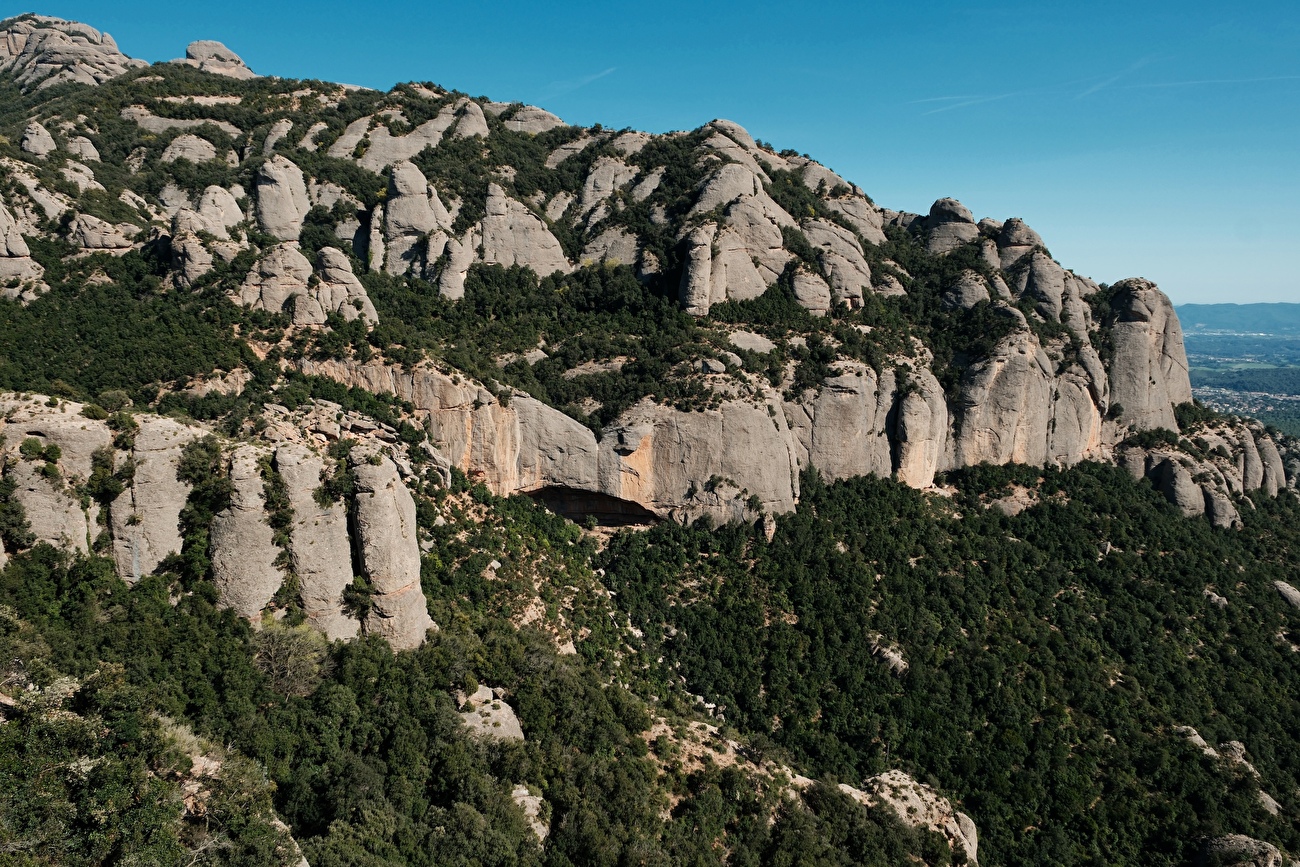 Lorenzo Fornaro Montserrat - Lorenzo Fornaro envoie 'Red Ram' (9a+) à Montserrat Lorenzo Fornaro Montserrat - Lorenzo Fornaro envoie 'Red Ram' (9a+) à Montserrat