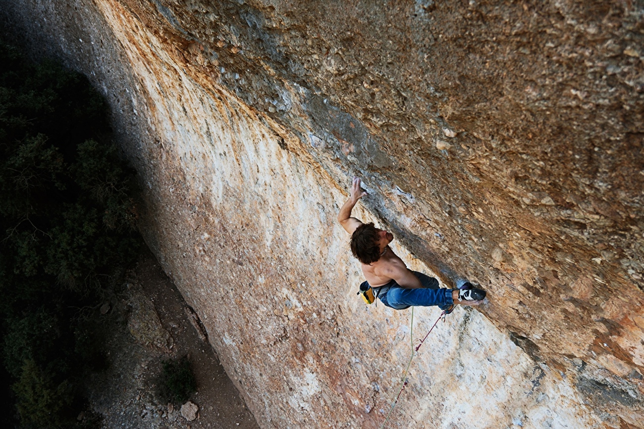 Lorenzo Fornaro Montserrat - Lorenzo Fornaro envoie 'Red Ram' (9a+) à Montserrat Lorenzo Fornaro Montserrat - Lorenzo Fornaro envoie 'Red Ram' (9a+) à Montserrat