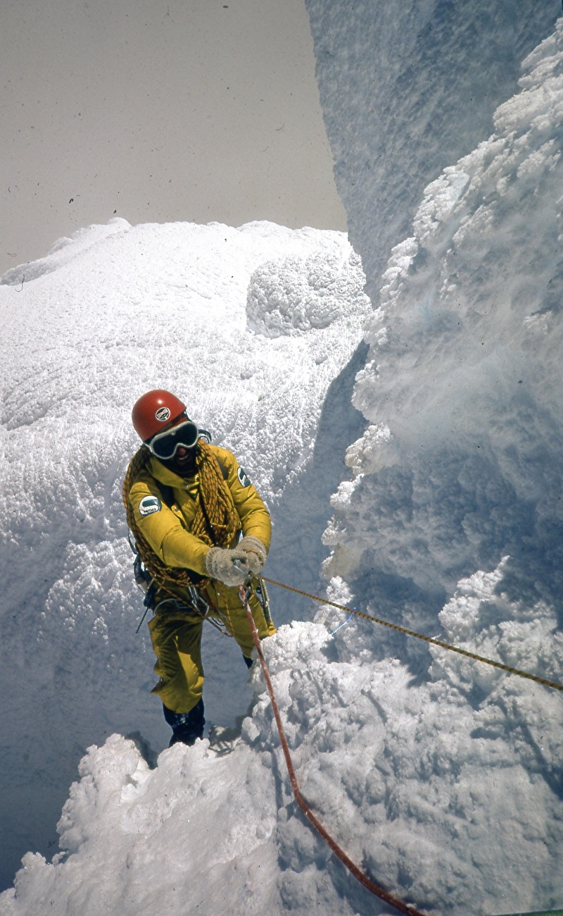 Patagonie - Mario Conti sur la face ouest du Cerro Torre en Patagonie, 1974
