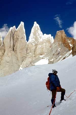 Cerro Torre 1974, Ragni di Lecco - Casimiro Ferrari commençant l'ascension.
