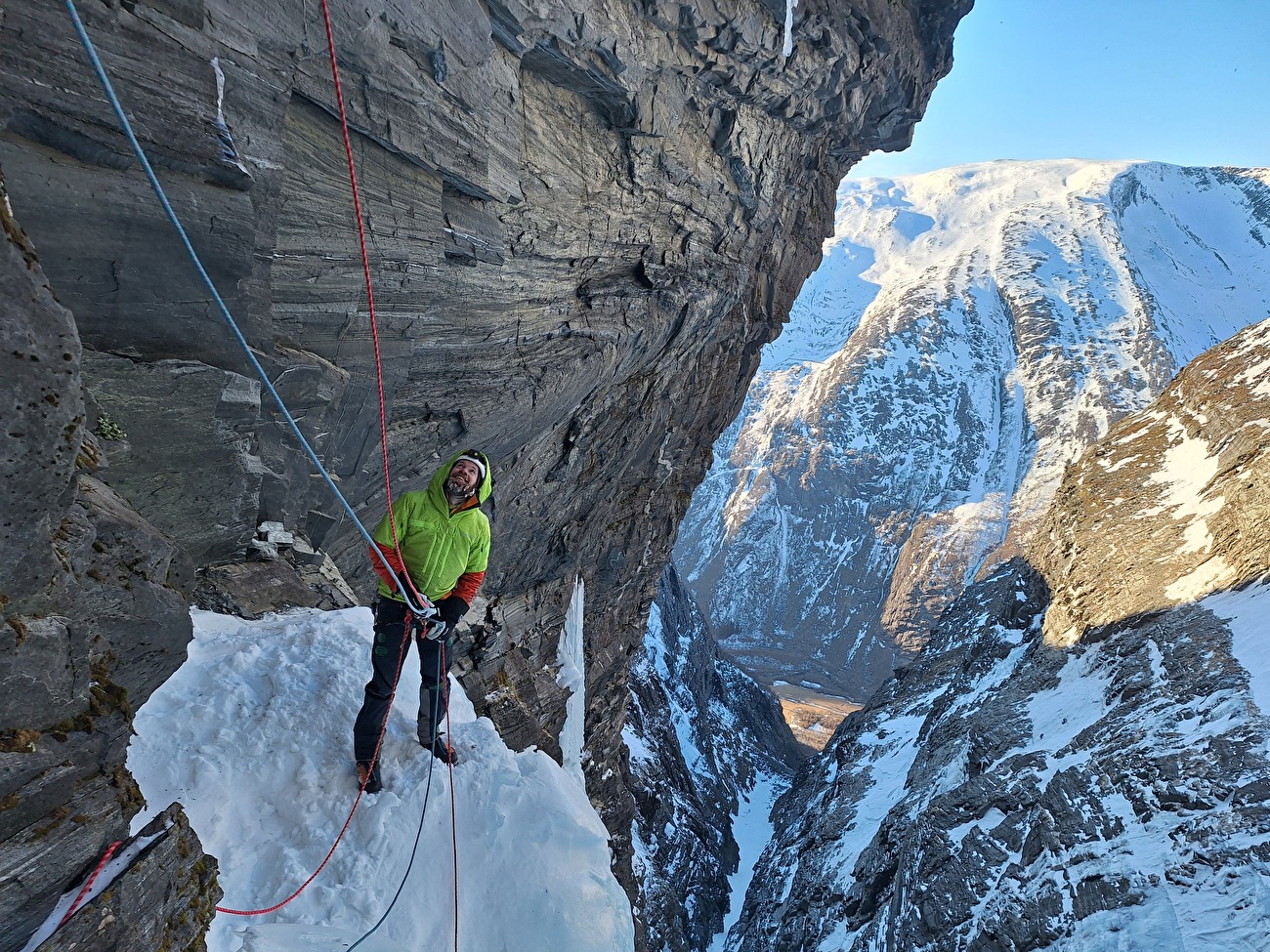 Escalade sur glace en Norvège, Ines Papert - La première ascension du 'Gjølatappen' sur la face NW du Gjøla (Litldalen, Sunndalsøra) en Norvège (Eivind Hugaas, Torje Stenkjær, Ines Papert 11/02/2026) Escalade sur glace en Norvège, Ines Papert - La première ascension du 'Gjølatappen' sur la face NW du Gjøla (Litldalen, Sunndalsøra) en Norvège (Eivind Hugaas, Torje Stenkjær, Ines Papert 11/02/2026)