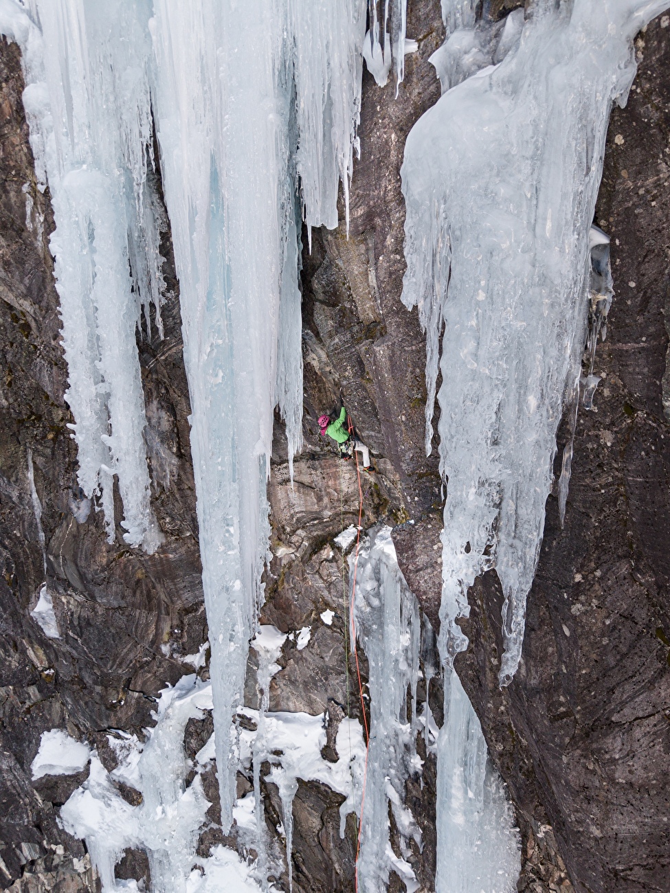 Escalade sur glace en Norvège, Ines Papert - La première ascension du 'Gjølatappen' sur la face NW du Gjøla (Litldalen, Sunndalsøra) en Norvège (Eivind Hugaas, Torje Stenkjær, Ines Papert 11/02/2026) Escalade sur glace en Norvège, Ines Papert - La première ascension du 'Gjølatappen' sur la face NW du Gjøla (Litldalen, Sunndalsøra) en Norvège (Eivind Hugaas, Torje Stenkjær, Ines Papert 11/02/2026)