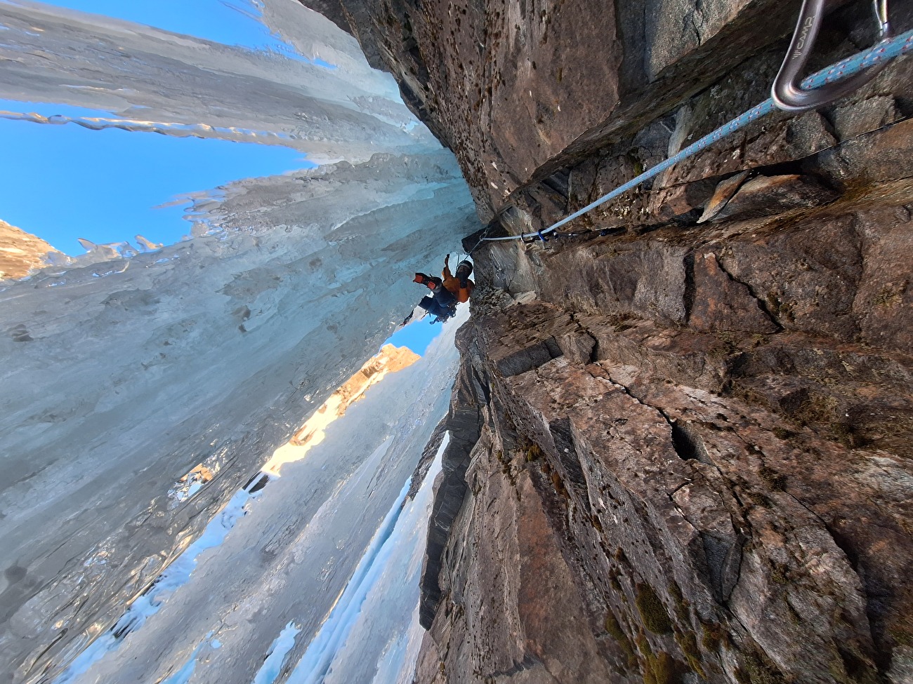 Escalade sur glace en Norvège, Ines Papert - La première ascension du 'Gjølatappen' sur la face NW du Gjøla (Litldalen, Sunndalsøra) en Norvège (Eivind Hugaas, Torje Stenkjær, Ines Papert 11/02/2026) Escalade sur glace en Norvège, Ines Papert - La première ascension du 'Gjølatappen' sur la face NW du Gjøla (Litldalen, Sunndalsøra) en Norvège (Eivind Hugaas, Torje Stenkjær, Ines Papert 11/02/2026)