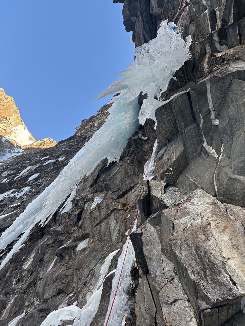 Escalade sur glace en Norvège, Ines Papert - La première ascension du 'Gjølatappen' sur la face NW du Gjøla (Litldalen, Sunndalsøra) en Norvège (Eivind Hugaas, Torje Stenkjær, Ines Papert 11/02/2026) Escalade sur glace en Norvège, Ines Papert - La première ascension du 'Gjølatappen' sur la face NW du Gjøla (Litldalen, Sunndalsøra) en Norvège (Eivind Hugaas, Torje Stenkjær, Ines Papert 11/02/2026)