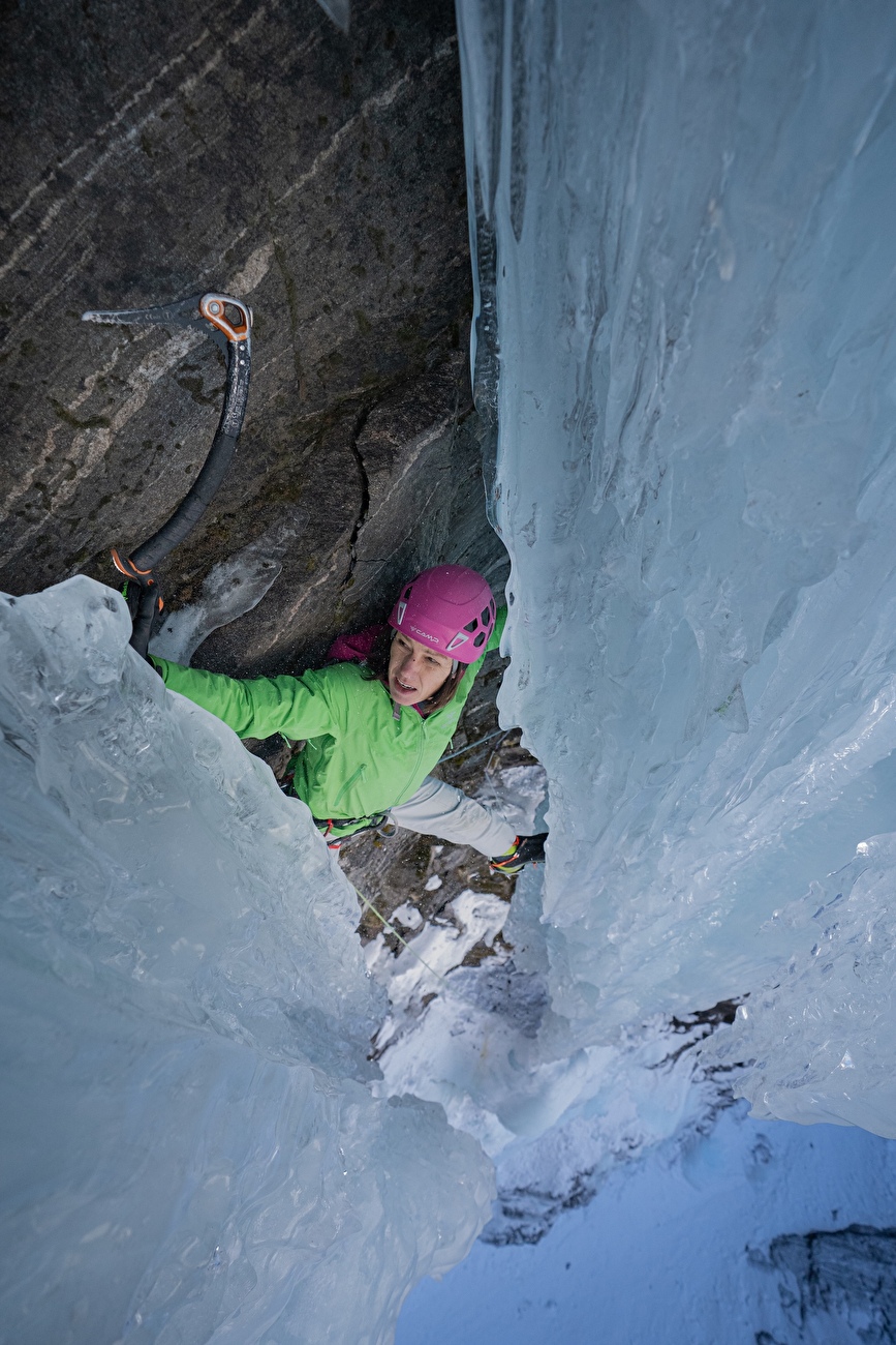 Escalade sur glace en Norvège, Ines Papert - La première ascension du 'Gjølatappen' sur la face NW du Gjøla (Litldalen, Sunndalsøra) en Norvège (Eivind Hugaas, Torje Stenkjær, Ines Papert 11/02/2026) Escalade sur glace en Norvège, Ines Papert - La première ascension du 'Gjølatappen' sur la face NW du Gjøla (Litldalen, Sunndalsøra) en Norvège (Eivind Hugaas, Torje Stenkjær, Ines Papert 11/02/2026)