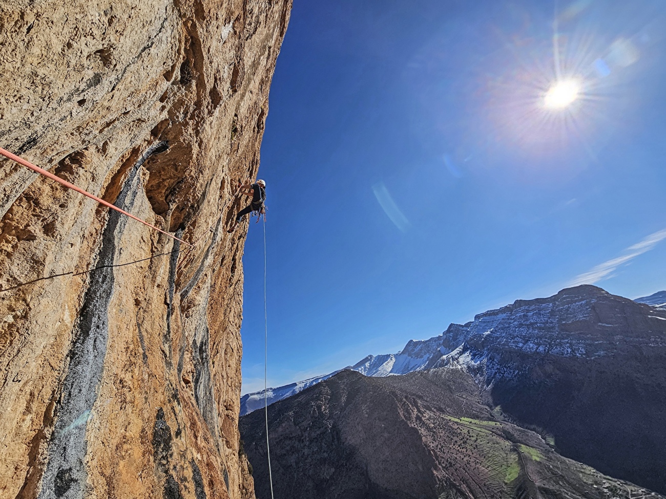 Taghia, Maroc, Iker Pou - Taghia au Maroc : Ibai Ezio, Héctor Marrodán, Iker Pou lors de la première ascension de 'Aske' (8c?, 185m) sur Paroi de la Cascade, avril 2026 Taghia, Maroc, Iker Pou - Taghia au Maroc : Ibai Ezio, Héctor Marrodán, Iker Pou lors de la première ascension de 'Aske' (8c?, 185m) sur Paroi de la Cascade, avril 2026