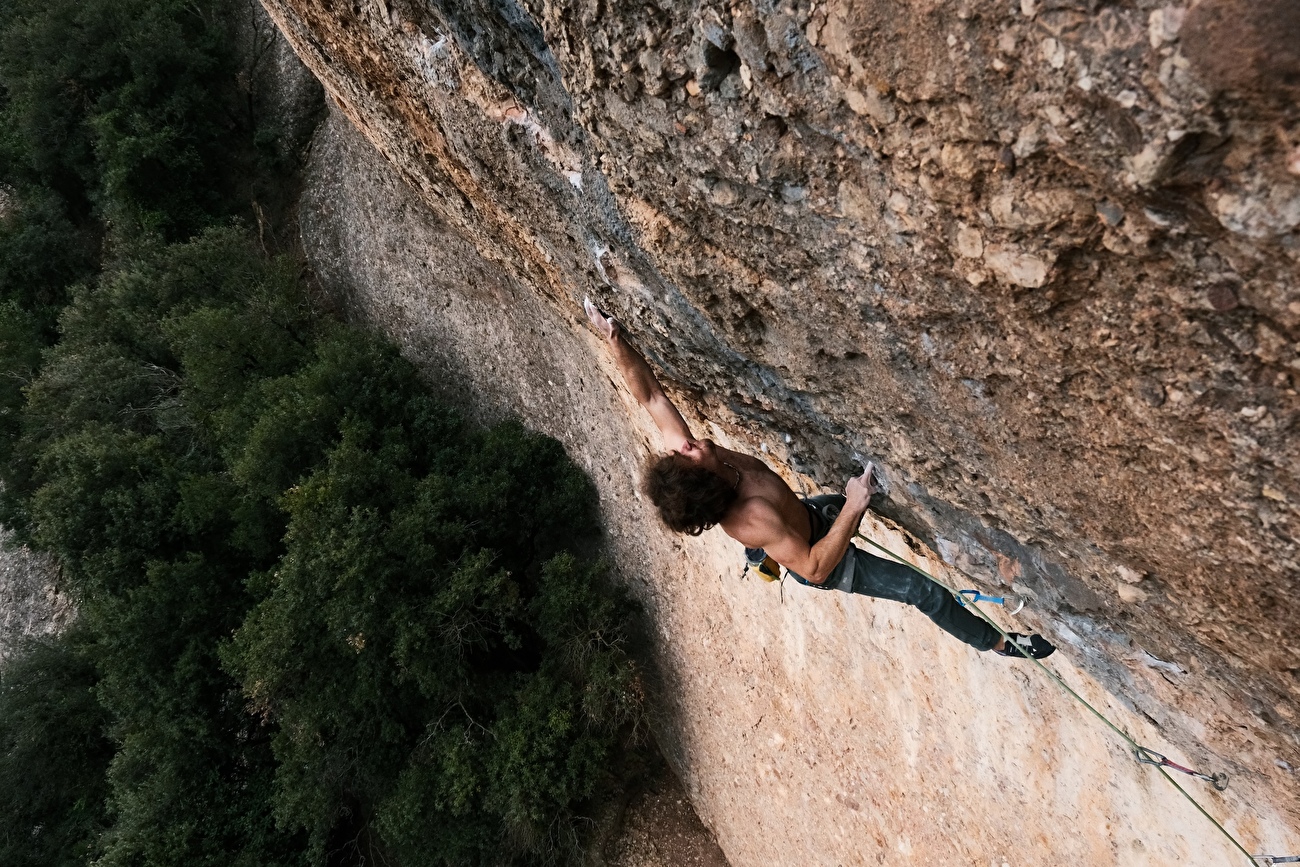 Lorenzo Fornaro Montserrat - Lorenzo Fornaro envoie 'Red Ram' (9a+) à Montserrat Lorenzo Fornaro Montserrat - Lorenzo Fornaro envoie 'Red Ram' (9a+) à Montserrat