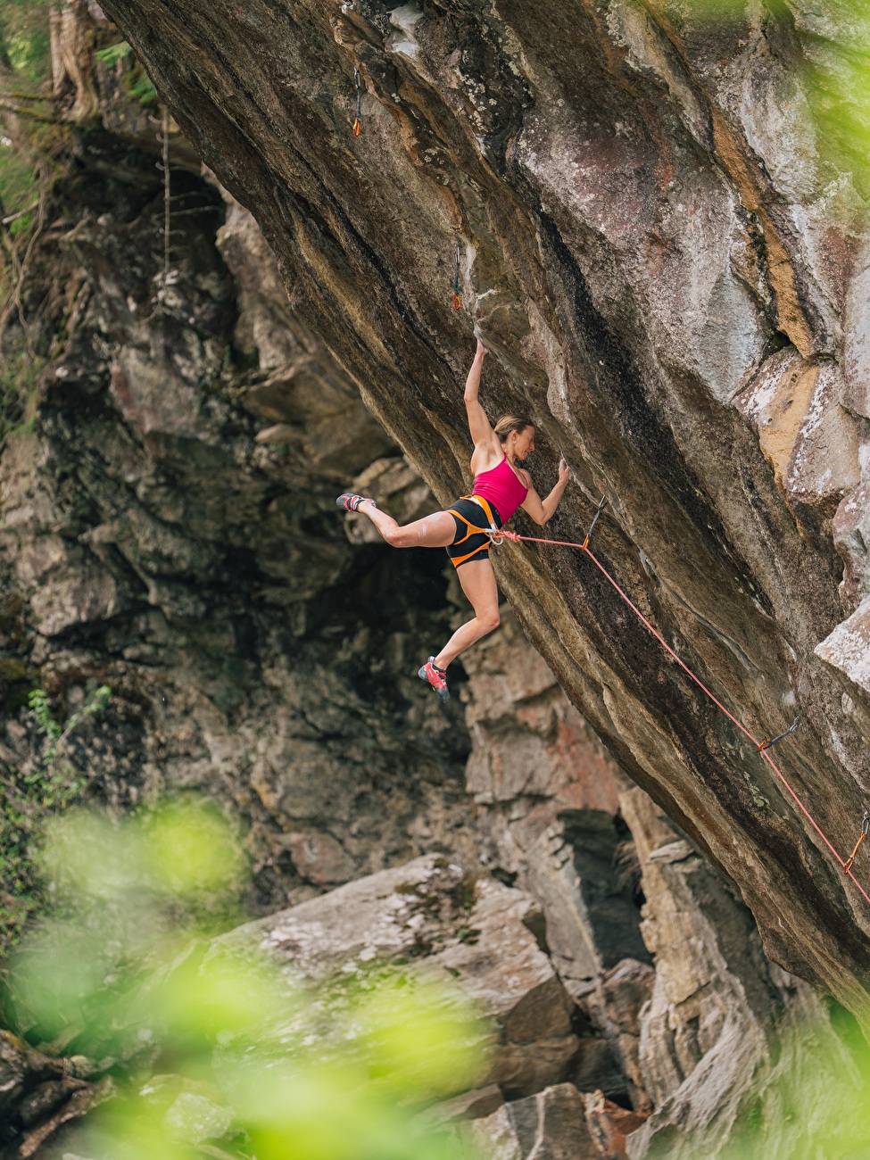 Michaela Kiersch fait du Dolby Surround (9a+) à Zillertal, Autriche