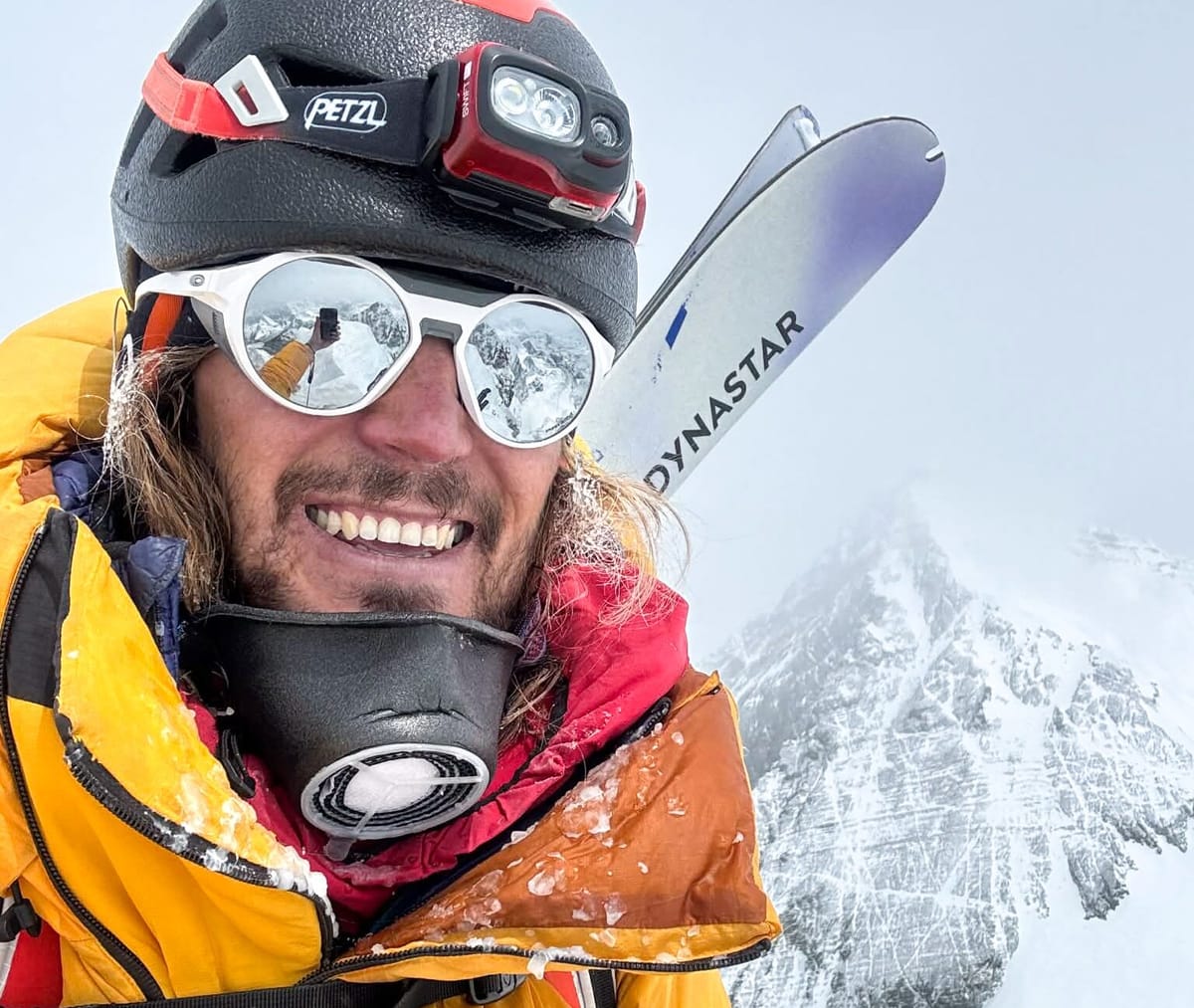 Un skieur extrême termine la huitième descente à ski de « 8 000 personnes » sans oxygène supplémentaire