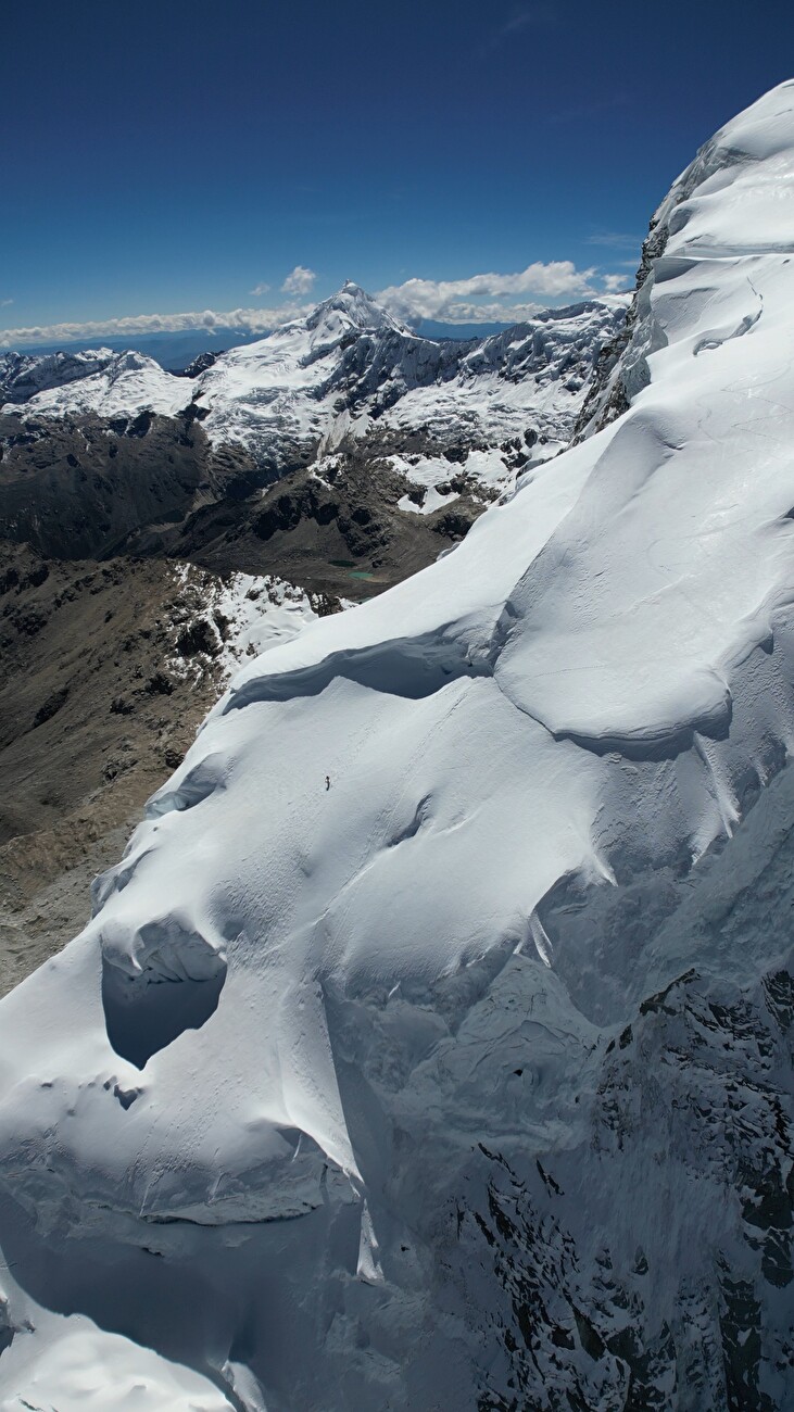 Ranrapalca Pérou, Fay Manners, Marco Malcangi - La première descente à ski 'Acceso Momentáneo' sur le Nevado Ranrapalca (6162m) au Pérou (Fay Manners, Marco Malcangi 28/05/2026) Ranrapalca Pérou, Fay Manners, Marco Malcangi - La première descente à ski 'Acceso Momentáneo' sur le Nevado Ranrapalca (6162m) au Pérou (Fay Manners, Marco Malcangi 28/05/2026)