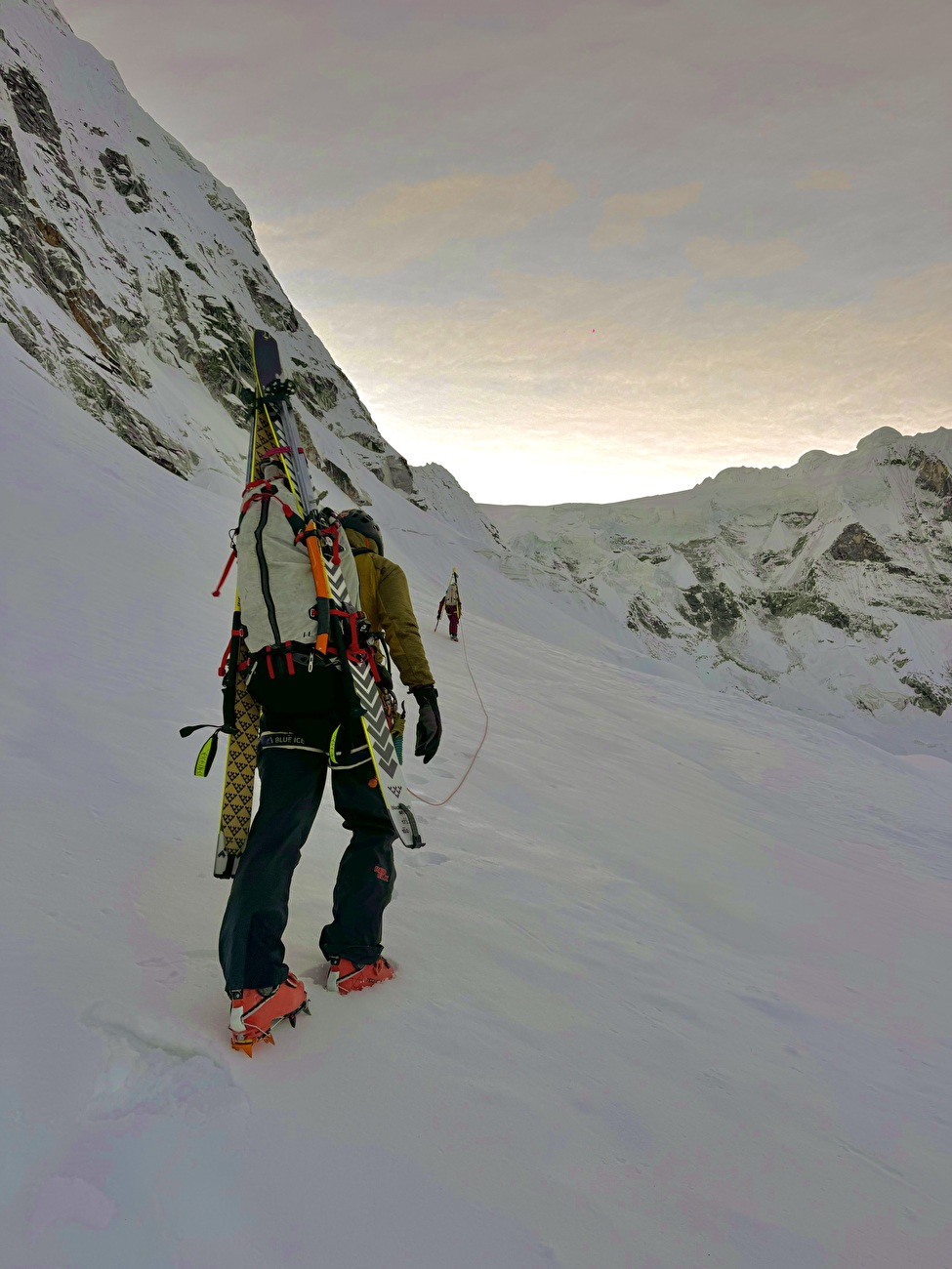 Ranrapalca Pérou, Fay Manners, Marco Malcangi - La première descente à ski 'Acceso Momentáneo' sur le Nevado Ranrapalca (6162m) au Pérou (Fay Manners, Marco Malcangi 28/05/2026) Ranrapalca Pérou, Fay Manners, Marco Malcangi - La première descente à ski 'Acceso Momentáneo' sur le Nevado Ranrapalca (6162m) au Pérou (Fay Manners, Marco Malcangi 28/05/2026)