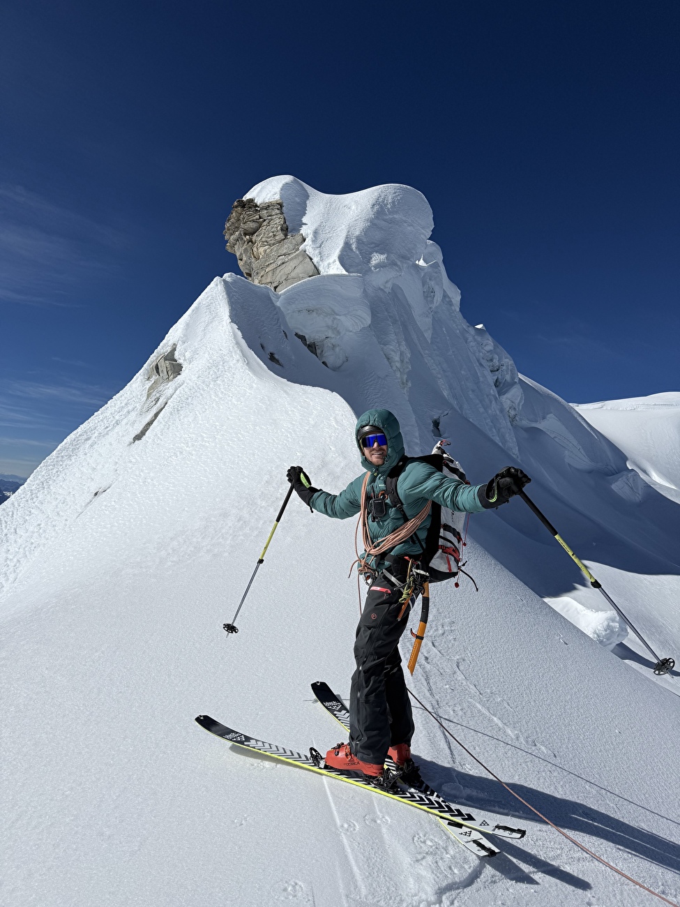 Ranrapalca Pérou, Fay Manners, Marco Malcangi - La première descente à ski 'Acceso Momentáneo' sur le Nevado Ranrapalca (6162m) au Pérou (Fay Manners, Marco Malcangi 28/05/2026) Ranrapalca Pérou, Fay Manners, Marco Malcangi - La première descente à ski 'Acceso Momentáneo' sur le Nevado Ranrapalca (6162m) au Pérou (Fay Manners, Marco Malcangi 28/05/2026)