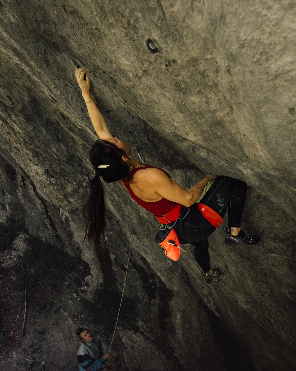 Katherine Choong Ravage - Katherine Choong réalise la première ascension féminine de l'historique 'Ravage' (8b+/c) à Chuensiberg en Suisse le 2 mai 2026