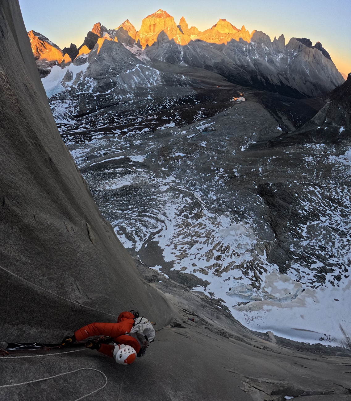 Cerro Cota, Torres del Paine, Patagonie - Réalisation de la première ascension de 'Echoes in the Dark' sur la face est du Cerro Cota, Torres del Paine, Patagonie (Kosuke Kawachi, Toru Nakajima, Yudai Suzuki 5-9/03/2026)