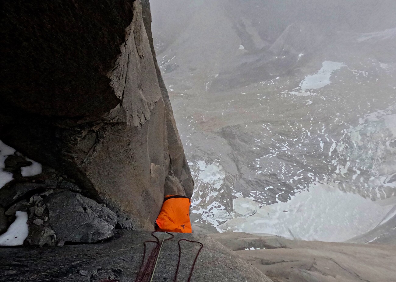 Cerro Cota, Torres del Paine, Patagonie - Réalisation de la première ascension de 'Echoes in the Dark' sur la face est du Cerro Cota, Torres del Paine, Patagonie (Kosuke Kawachi, Toru Nakajima, Yudai Suzuki 5-9/03/2026)