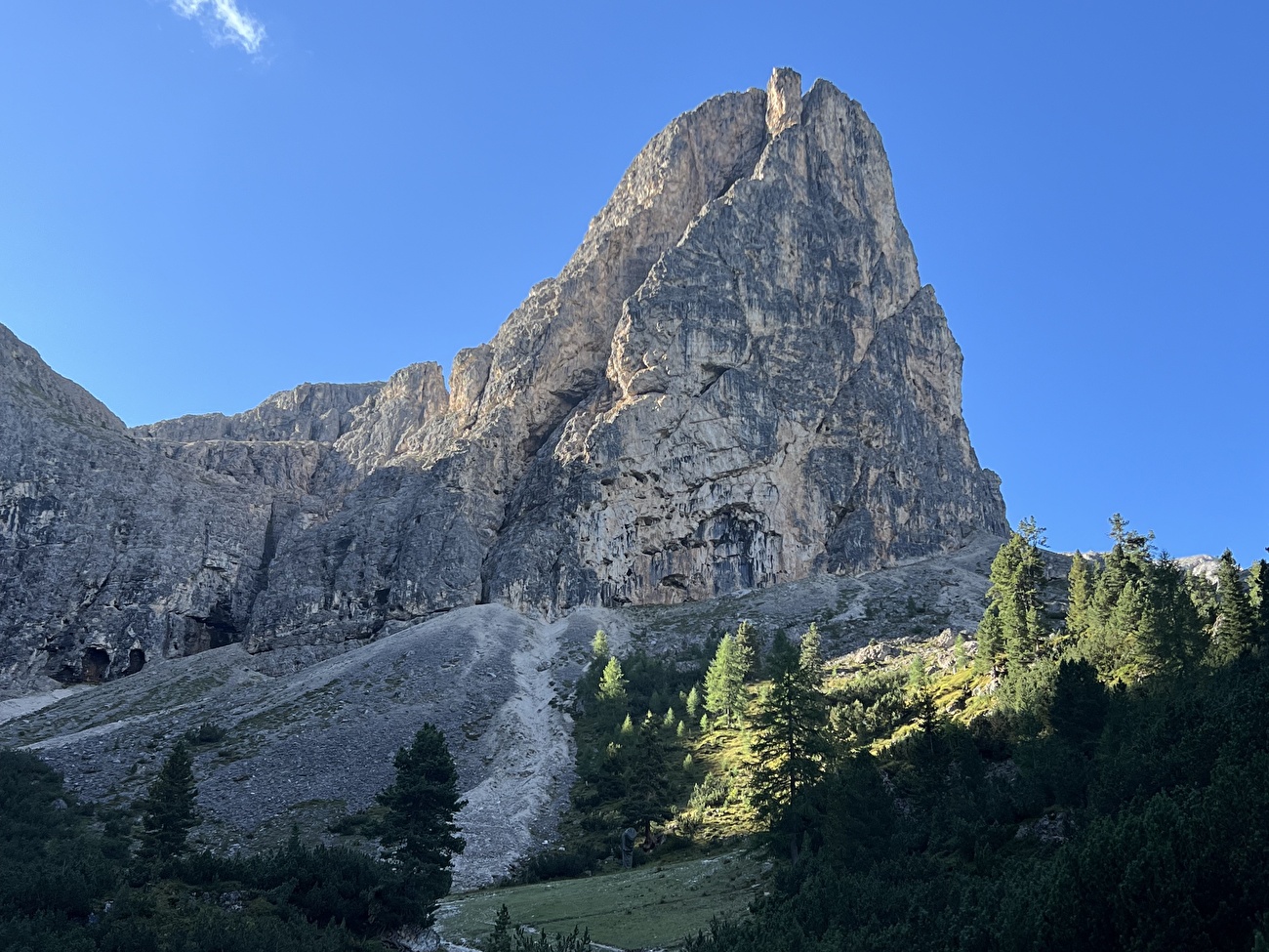 Refuge Scotoni, Dolomites - Col Bocia au-dessus du refuge Scotoni (Dolomites) Refuge Scotoni, Dolomites - Col Bocia au-dessus du refuge Scotoni (Dolomites)