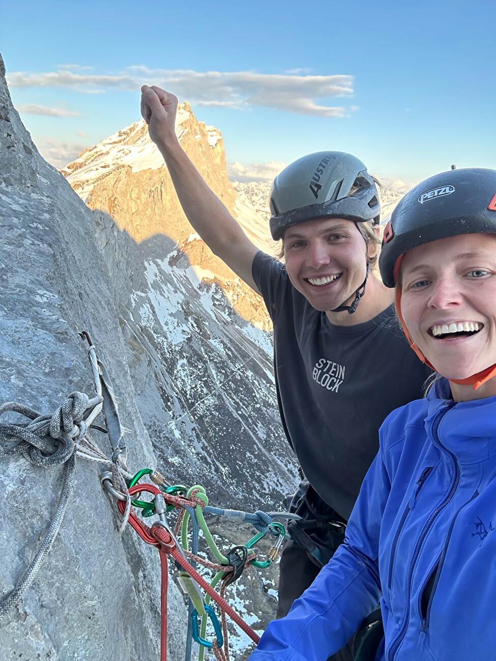Nemuel Feurle, Silbergeier, Rätikon - Nemuel Feurle et Lara Neumeier escaladant 'Silbergeier' (160m, 8b+) au Rätikon, Suisse Nemuel Feurle, Silbergeier, Rätikon - Nemuel Feurle et Lara Neumeier escaladant 'Silbergeier' (160m, 8b+) au Rätikon, Suisse