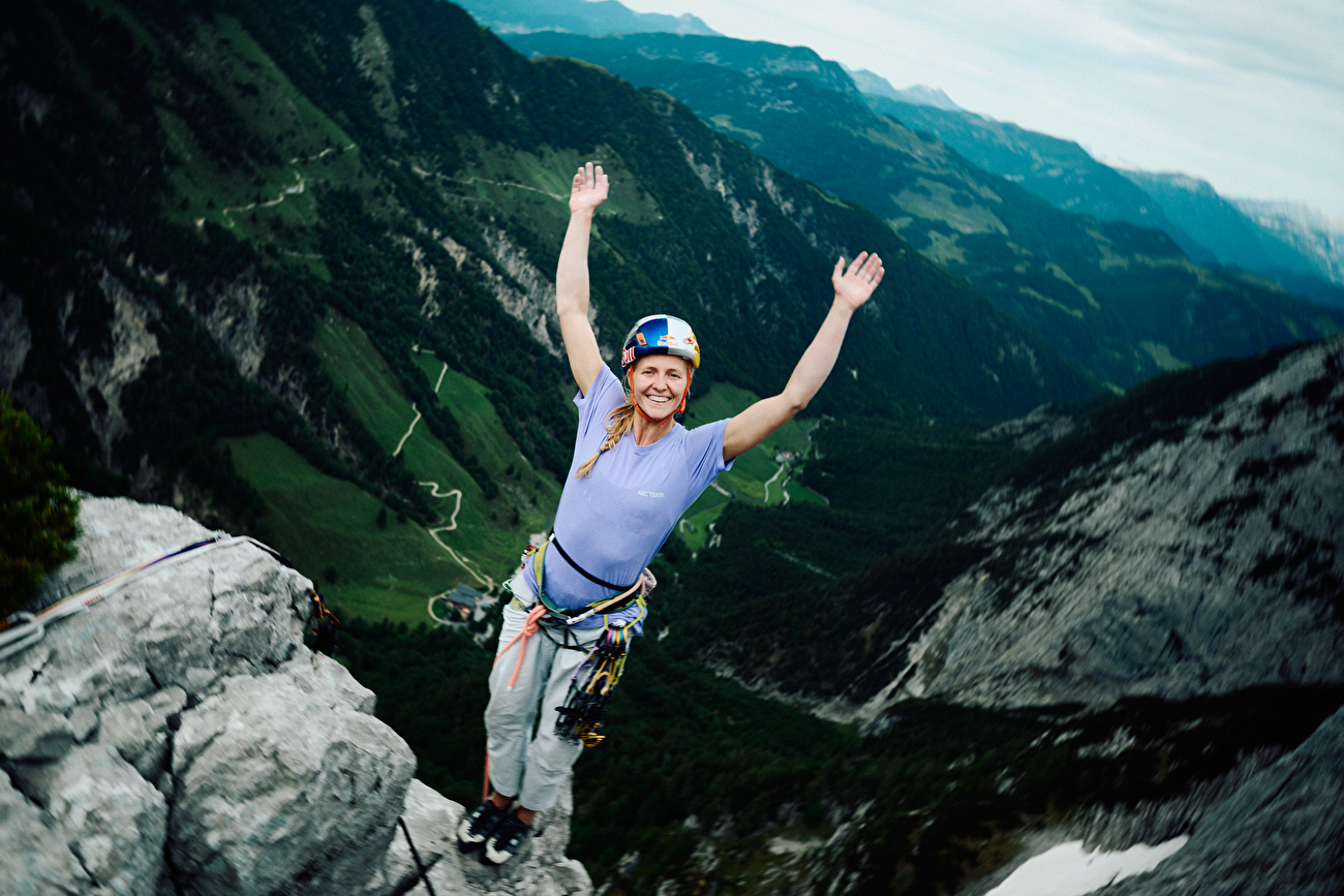 Lara Neumeier - Lara Neumeier escalade les « nouveaux vêtements des Kaiser » dans le Wilder Kaiser en Autriche Lara Neumeier - Lara Neumeier escalade les « nouveaux vêtements des Kaiser » dans le Wilder Kaiser en Autriche