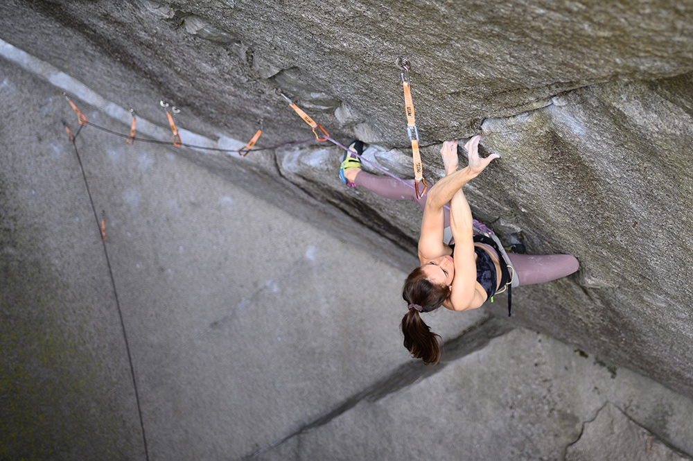 Paige Claassen, Dreamcatcher, Squamish - Paige Claassen réalise la première ascension féminine du Dreamcatcher, l'emblématique 9a à Squamish au Canada, gravie pour la première fois par Chris Sharma en 2005. Paige Claassen, Dreamcatcher, Squamish - Paige Claassen réalise la première ascension féminine du Dreamcatcher, l'emblématique 9a à Squamish au Canada, gravie pour la première fois par Chris Sharma en 2005.