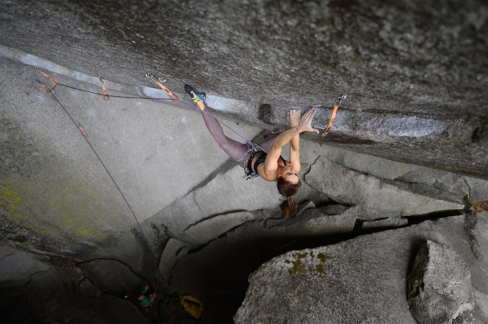 Paige Claassen, Dreamcatcher, Squamish - Paige Claassen réalise la première ascension féminine du Dreamcatcher, l'emblématique 9a à Squamish au Canada, gravie pour la première fois par Chris Sharma en 2005. Paige Claassen, Dreamcatcher, Squamish - Paige Claassen réalise la première ascension féminine du Dreamcatcher, l'emblématique 9a à Squamish au Canada, gravie pour la première fois par Chris Sharma en 2005.