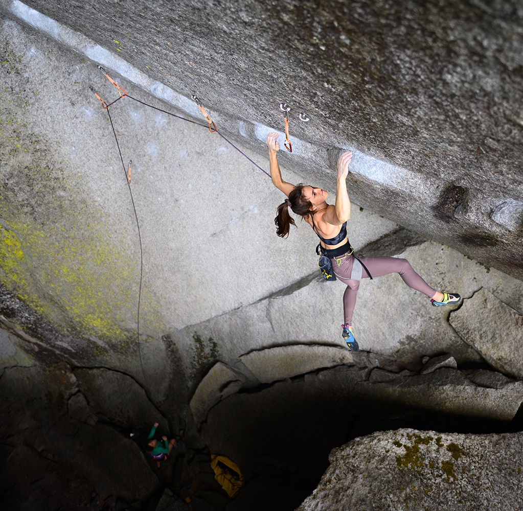 Paige Claassen, Dreamcatcher, Squamish - Paige Claassen réalise la première ascension féminine du Dreamcatcher, l'emblématique 9a à Squamish au Canada, gravie pour la première fois par Chris Sharma en 2005. Paige Claassen, Dreamcatcher, Squamish - Paige Claassen réalise la première ascension féminine du Dreamcatcher, l'emblématique 9a à Squamish au Canada, gravie pour la première fois par Chris Sharma en 2005.