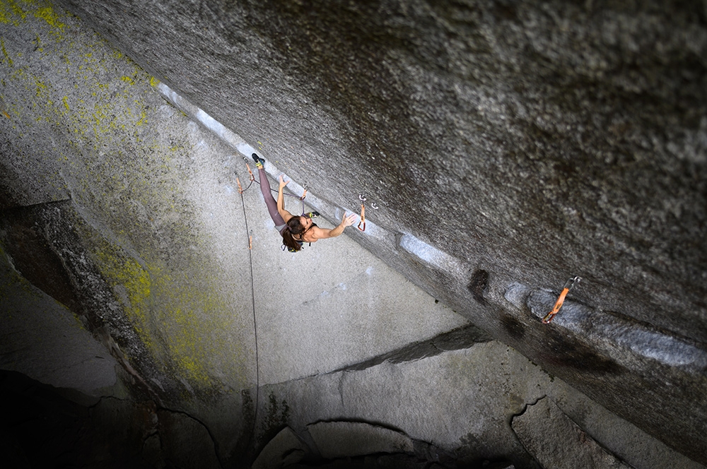 Paige Claassen, Dreamcatcher, Squamish - Paige Claassen réalise la première ascension féminine du Dreamcatcher, l'emblématique 9a à Squamish au Canada, gravie pour la première fois par Chris Sharma en 2005. Paige Claassen, Dreamcatcher, Squamish - Paige Claassen réalise la première ascension féminine du Dreamcatcher, l'emblématique 9a à Squamish au Canada, gravie pour la première fois par Chris Sharma en 2005.