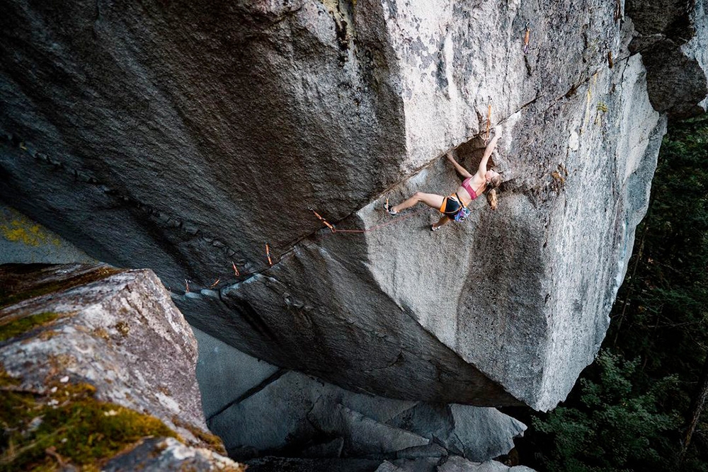 Michaela Kiersch - La grimpeuse américaine Michaela Kiersch répète Dreamcatcher 9a à Squamish, Canada. Michaela Kiersch - La grimpeuse américaine Michaela Kiersch répète Dreamcatcher 9a à Squamish, Canada.