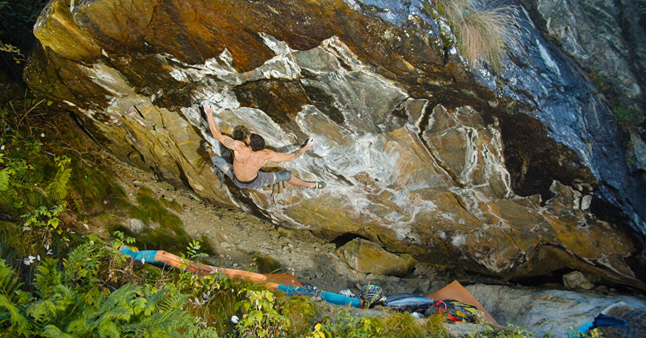 Elias Iagnemma Exodia - Elias Iagnemma réalise la première ascension d'Exodia, possible premier problème de bloc 9A+ au monde Elias Iagnemma Exodia - Elias Iagnemma réalise la première ascension d'Exodia, possible premier problème de bloc 9A+ au monde