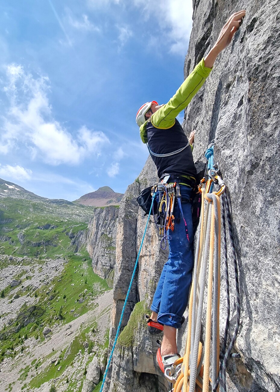Et la vie continue ! Cima Uomo, Brenta Dolomites, Luca Giupponi, Rolando Larcher - Luca Giupponi établissant le pitch 3 de « Et la vie coule ! » sur Cima Uomo (Dolomites de Brenta) Et la vie continue ! Cima Uomo, Brenta Dolomites, Luca Giupponi, Rolando Larcher - Luca Giupponi établissant le pitch 3 de « Et la vie coule ! » sur Cima Uomo (Dolomites de Brenta)
