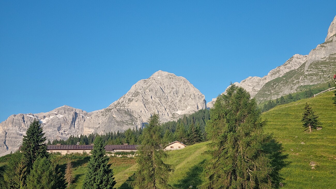 Et la vie continue ! Cima Uomo, Brenta Dolomites, Luca Giupponi, Rolando Larcher - Malga Tuenna, Val di Tovel, Brenta Dolomites Et la vie continue ! Cima Uomo, Brenta Dolomites, Luca Giupponi, Rolando Larcher - Malga Tuenna, Val di Tovel, Brenta Dolomites