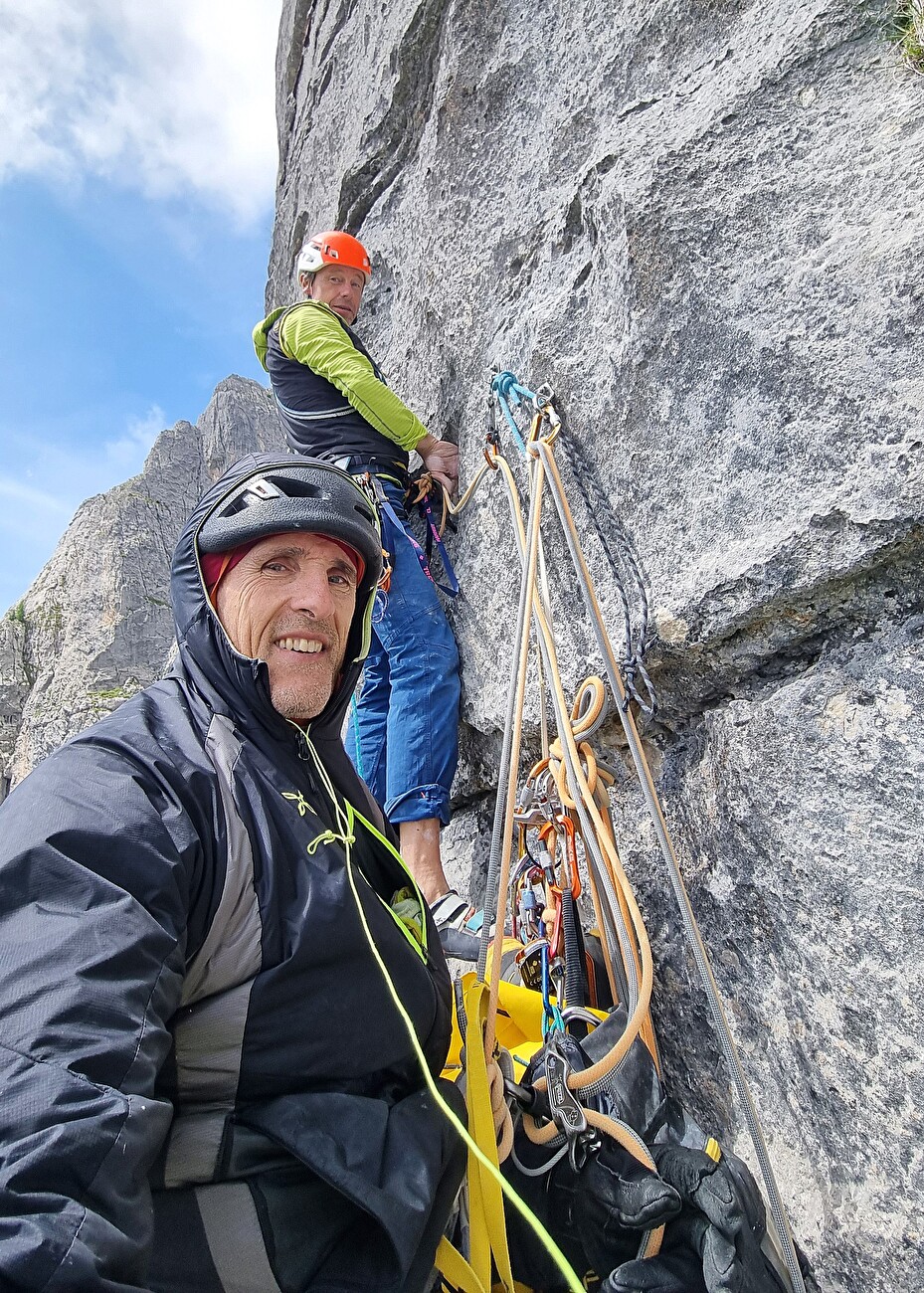 Et la vie continue ! Cima Uomo, Brenta Dolomites, Luca Giupponi, Rolando Larcher - Rolando Larcher et Luca Giupponi établissent le pitch 3 de « Et la vie coule ! » sur Cima Uomo (Dolomites de Brenta) Et la vie continue ! Cima Uomo, Brenta Dolomites, Luca Giupponi, Rolando Larcher - Rolando Larcher et Luca Giupponi établissent le pitch 3 de « Et la vie coule ! » sur Cima Uomo (Dolomites de Brenta)