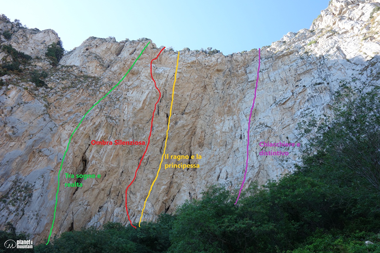 Entre rêve et réalité Addaura Monte Pellegrino, Sicile, Dan Bronec, Lukáš Trojovský - La face nord de l'Addaura (Monte Pellegrino, Sicile) et les ascensions : Entre rêve et réalité (Dan Bronec, Lukáš Trojovský 05/2026), Ombra Silenziosa (Roby Manfrè 1993), Bavardage et badge (Federico Frassy, Matteo Lily 2008/2009)