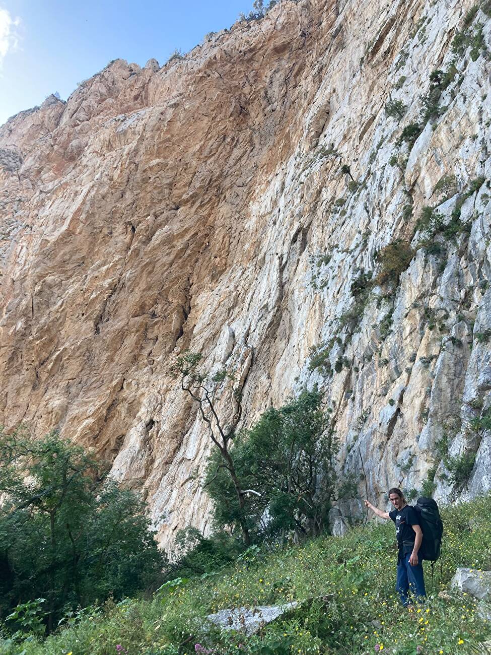 Entre rêve et réalité Addaura Monte Pellegrino, Sicile, Dan Bronec, Lukáš Trojovský - La face nord de l'Addaura (Monte Pellegrino, Sicile) qui accueille l'itinéraire 'Entre rêve et réalité' (Dan Bronec, Lukáš Trojovský 05/2026)