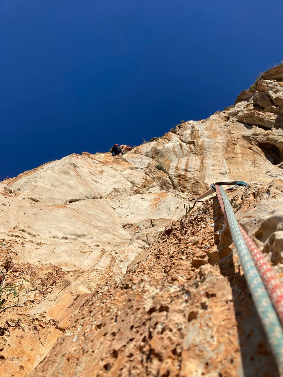Entre rêve et réalité Addaura Monte Pellegrino, Sicile, Dan Bronec, Lukáš Trojovský - la première ascension de « Entre rêve et réalité » sur le Monte Pellegrino, Sicile (Dan Bronec, Lukáš Trojovský 05/2026)