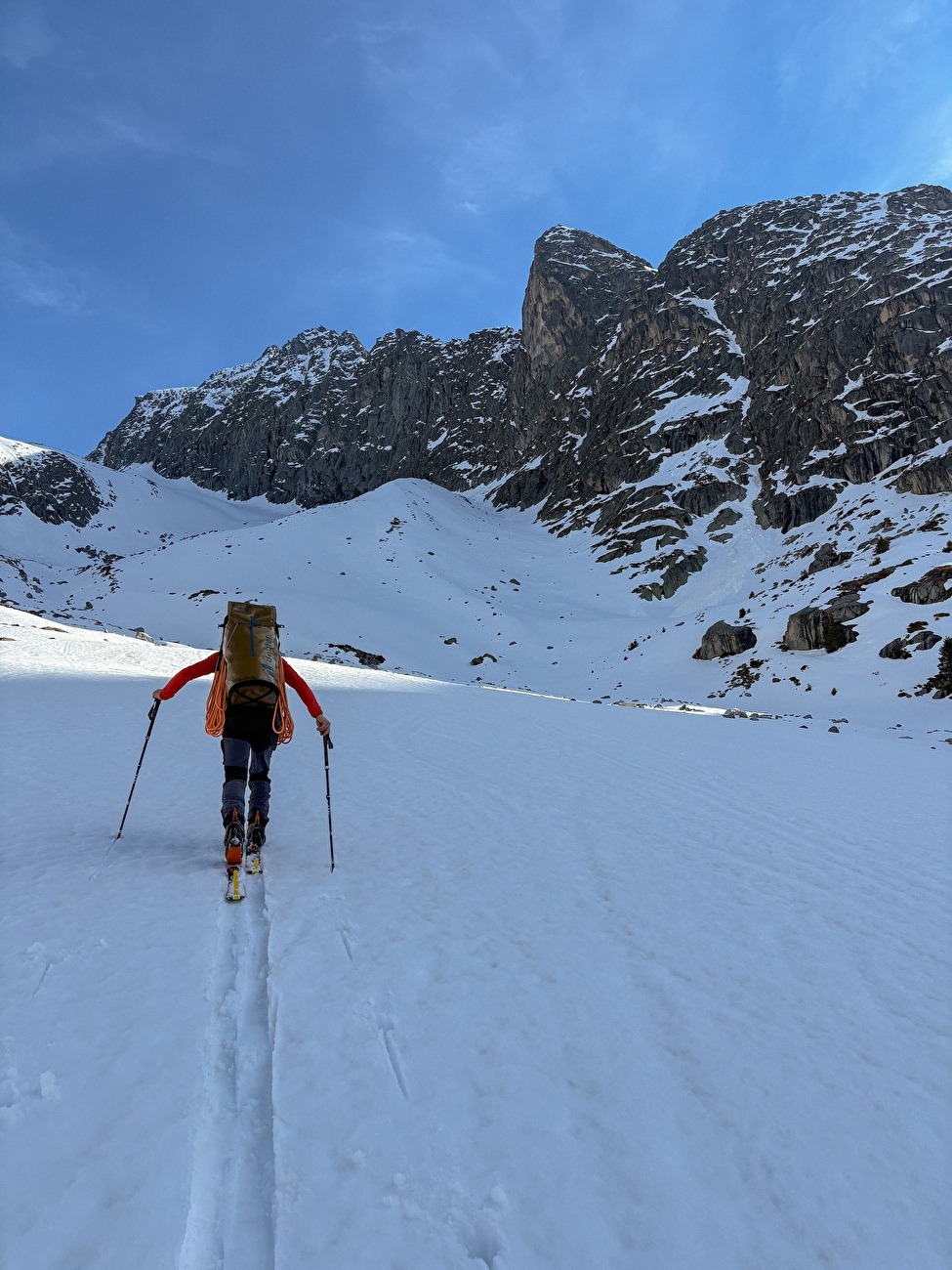 Piz La Buora, Benjamin Bosshard, Luca D'Amico - La première ascension du 'Magari vai Sì' sur la face Est du Piz La Buora (2678m) en Suisse (Benjamin Bosshard, Luca D'Amico 16/04/2026)