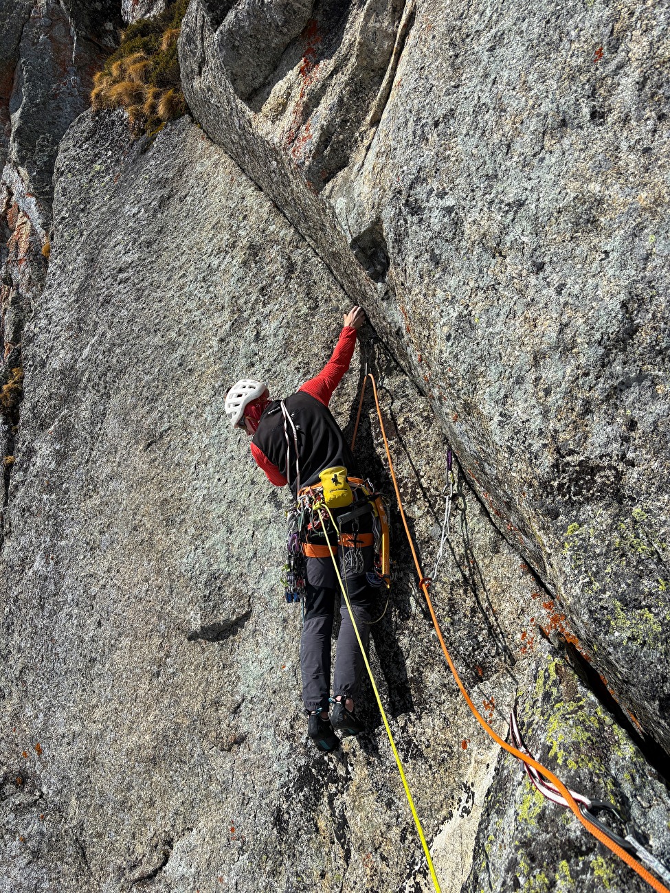 Piz La Buora, Benjamin Bosshard, Luca D'Amico - La première ascension du 'Magari vai Sì' sur la face Est du Piz La Buora (2678m) en Suisse (Benjamin Bosshard, Luca D'Amico 16/04/2026)