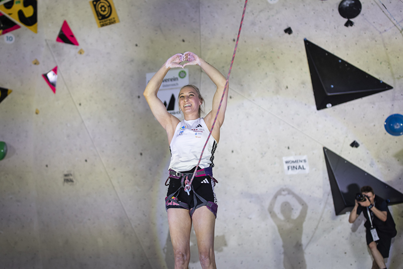 Janja Garnbret - Janja Garnbret célèbre sa 50e médaille d'or aux World Climbing Series à Innsbruck le 21/06/2026 Janja Garnbret - Janja Garnbret célèbre sa 50e médaille d'or aux World Climbing Series à Innsbruck le 21/06/2026