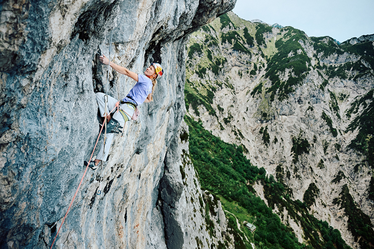 Lara Neumeier - Lara Neumeier escalade les « nouveaux vêtements des Kaiser » dans le Wilder Kaiser en Autriche Lara Neumeier - Lara Neumeier escalade les « nouveaux vêtements des Kaiser » dans le Wilder Kaiser en Autriche
