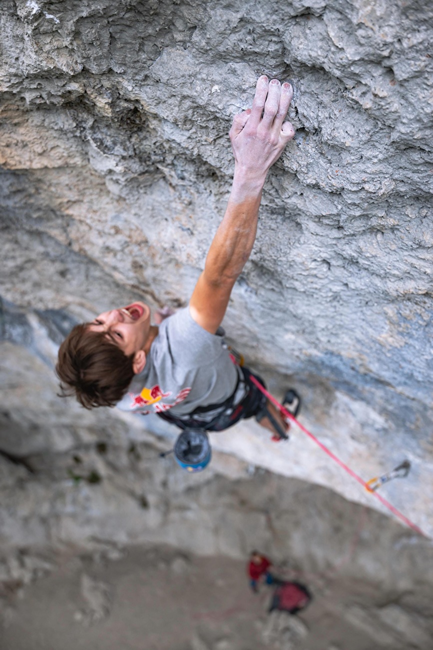Pepa Šindel gravit son premier 9b, Clash of the Titans à Götterwandl en Autriche