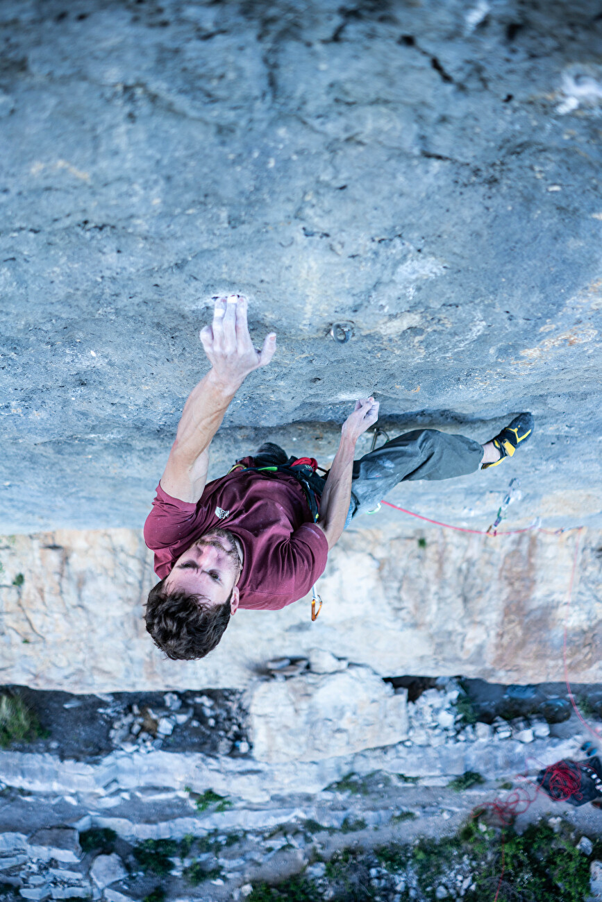 Stefano Ghisolfi - Stefano Ghisolfi escalade 'Ratstaman Vibrations' (9b) à Céüse Stefano Ghisolfi - Stefano Ghisolfi escalade 'Ratstaman Vibrations' (9b) à Céüse